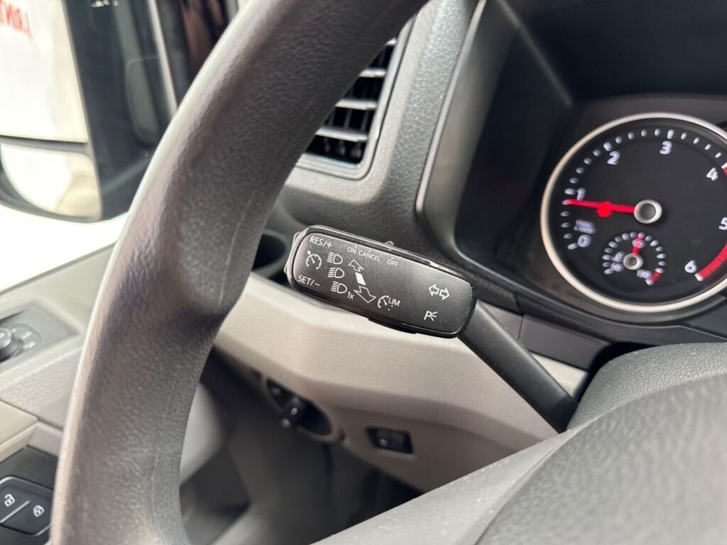 Volkswagen Crafter 2019 Musta