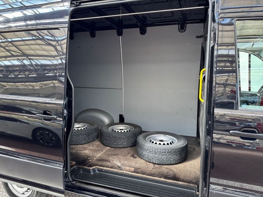 Volkswagen Crafter 2019 Musta
