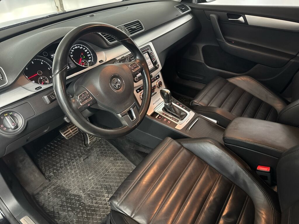 Volkswagen Passat 2014 Musta