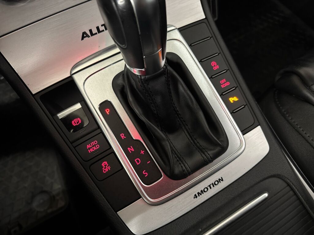 Volkswagen Passat 2014 Musta