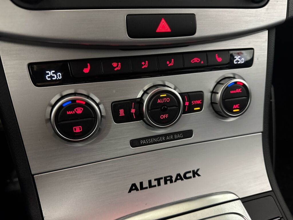 Volkswagen Passat 2014 Musta