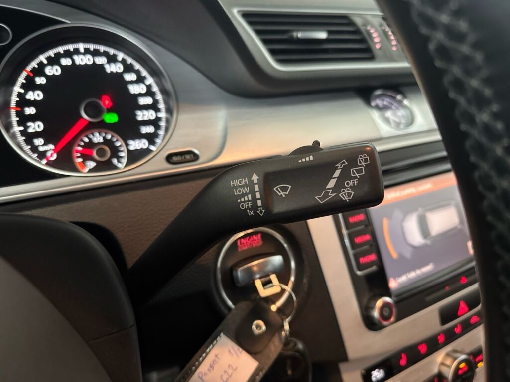 Volkswagen Passat 2014 Musta