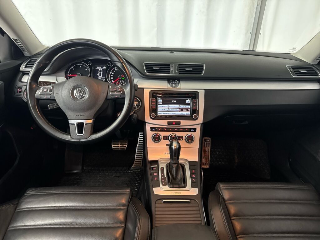 Volkswagen Passat 2014 Musta