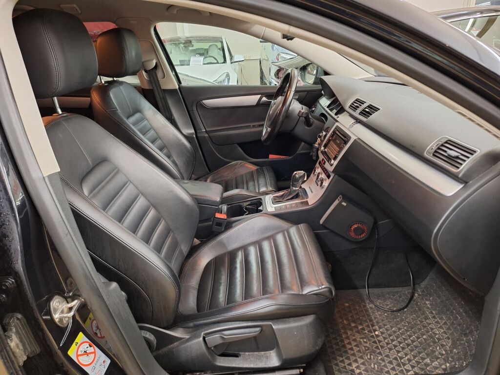 Volkswagen Passat 2014 Musta