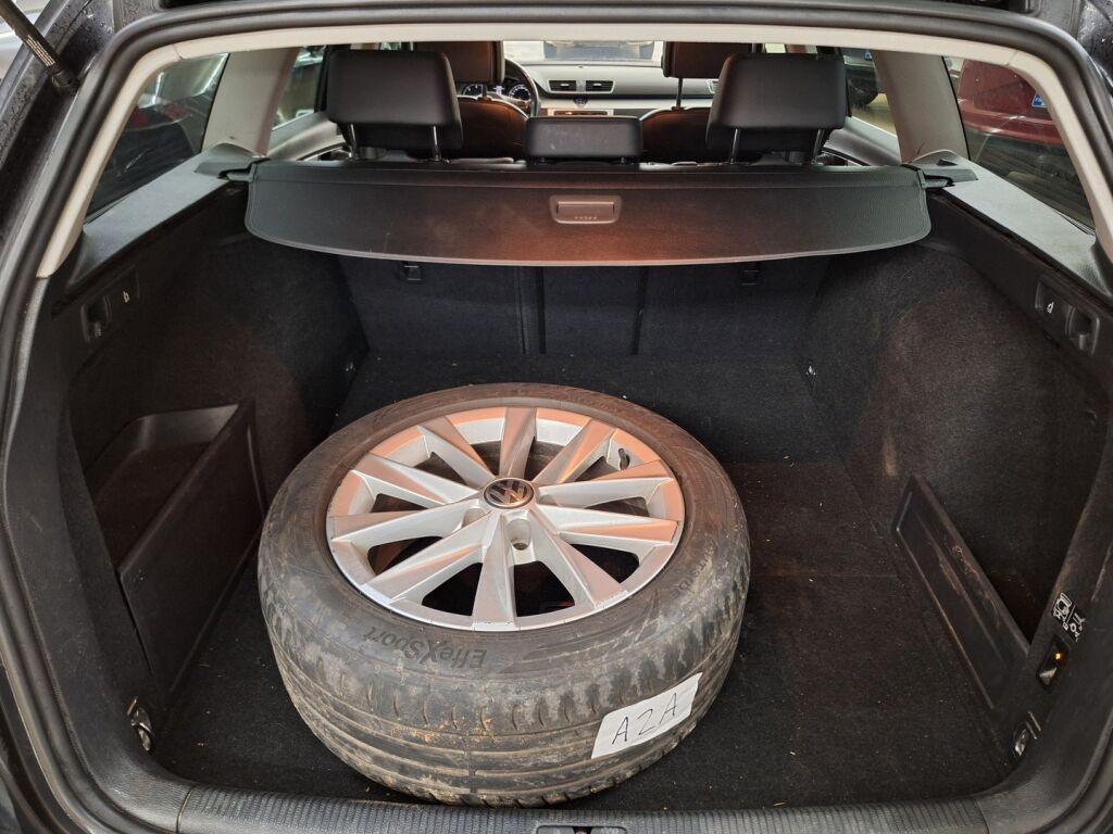 Volkswagen Passat 2014 Musta