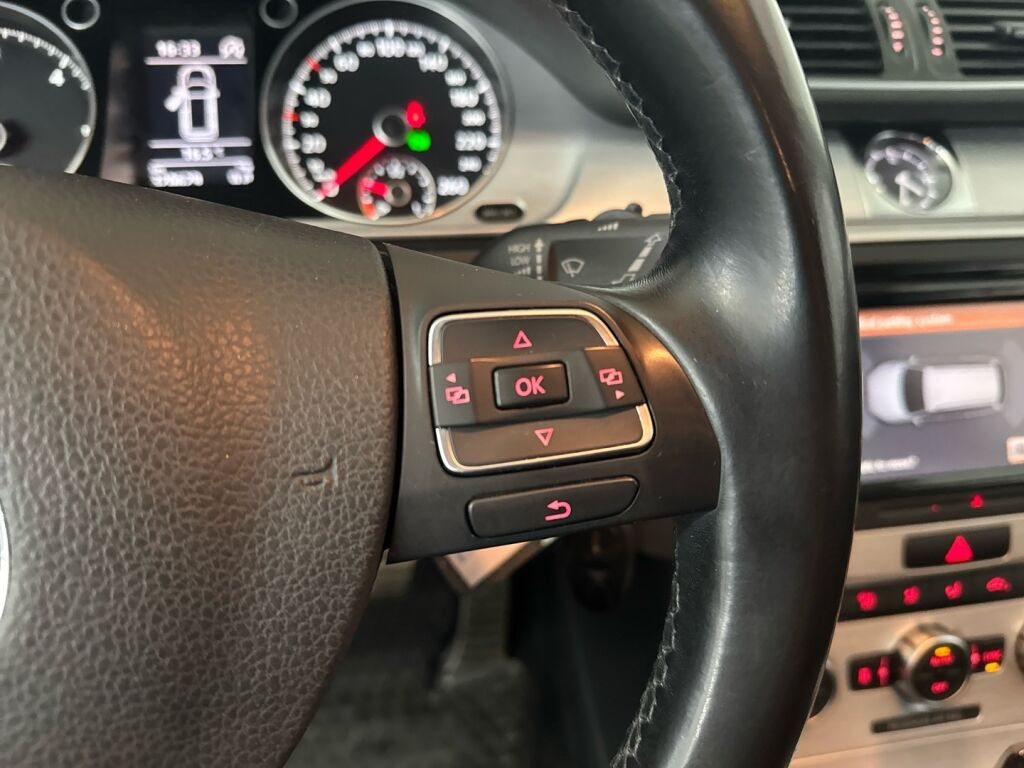 Volkswagen Passat 2014 Musta