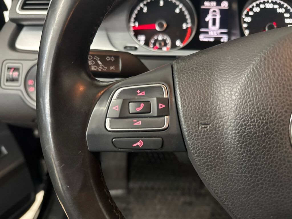 Volkswagen Passat 2014 Musta