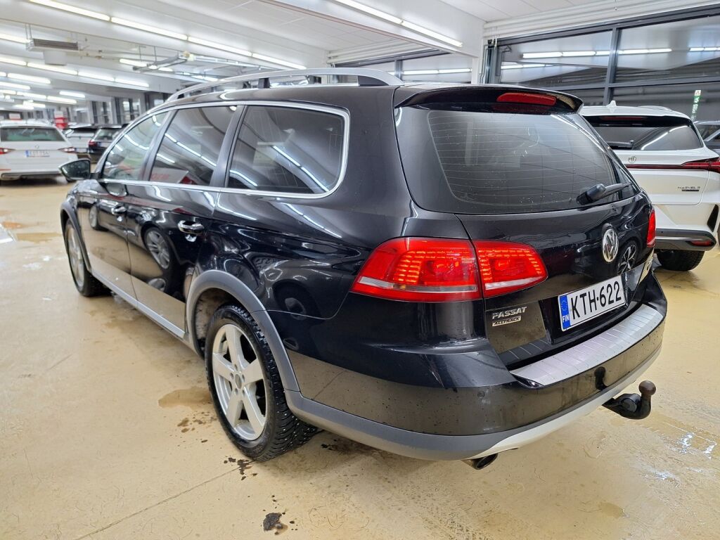 Volkswagen Passat 2014 Musta