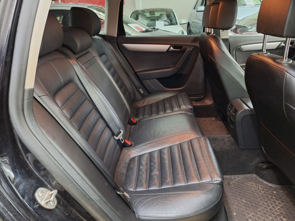 Volkswagen Passat 2014 Musta