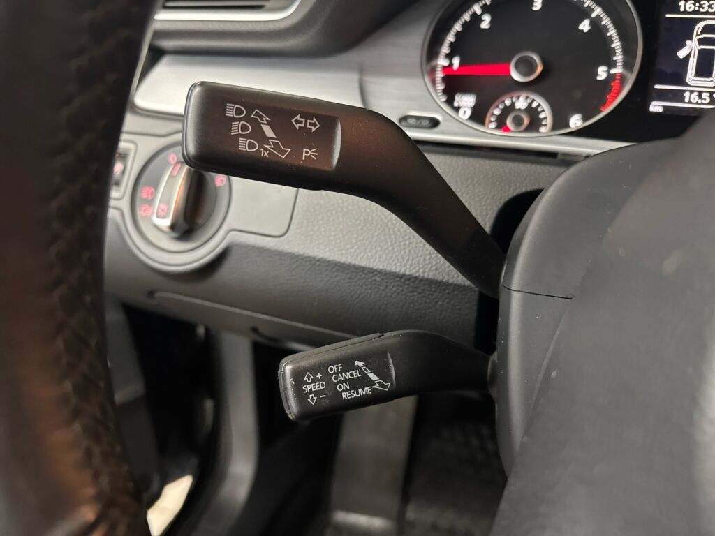 Volkswagen Passat 2014 Musta