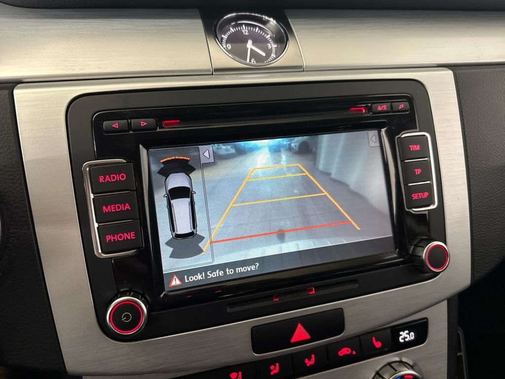 Volkswagen Passat 2014 Musta