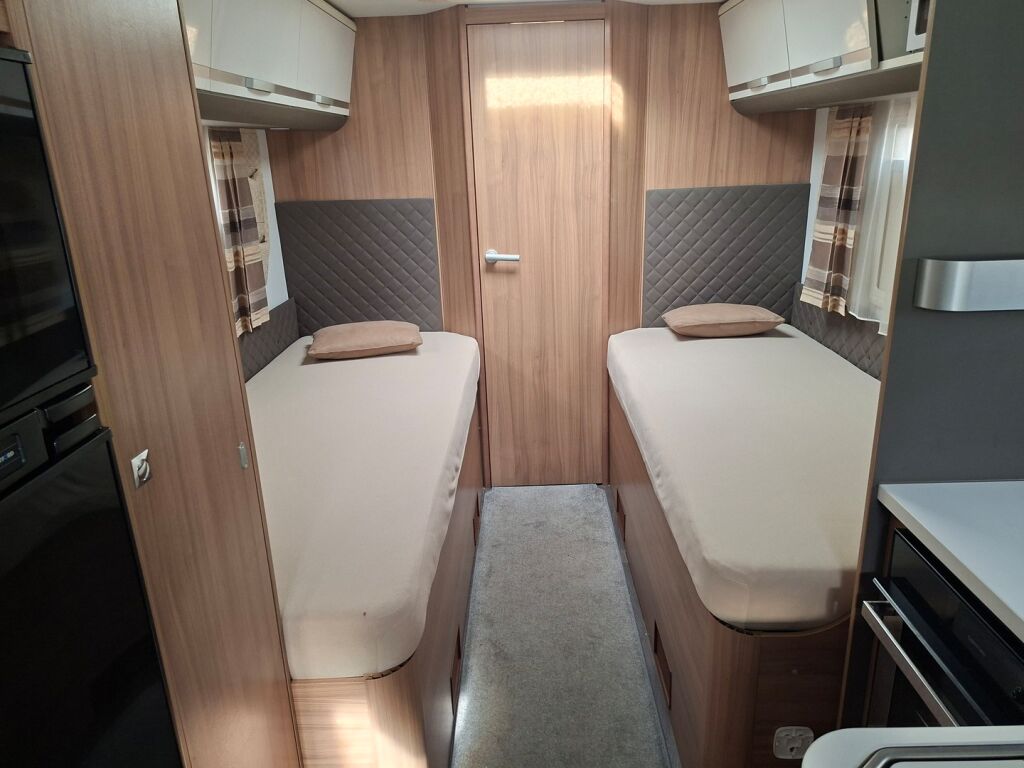 Adria Coral S 670SL Supreme Alde 2018 Harmaa