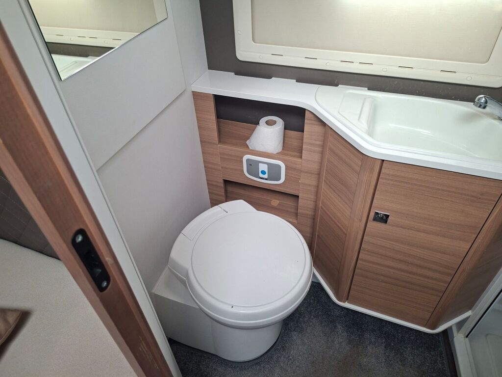 Adria Coral S 670SL Supreme Alde 2018 Harmaa