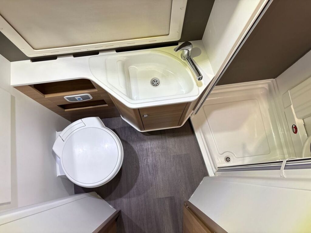 Adria CORAL SUPREME 670 SL ALDE 2018 Harmaa