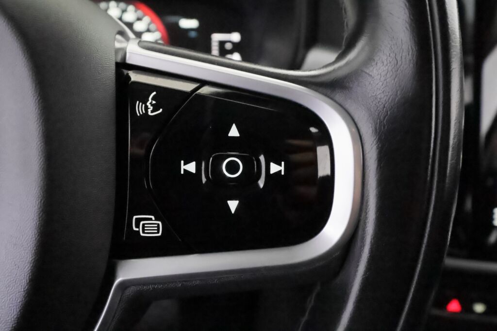 Volvo V90 2018 Musta