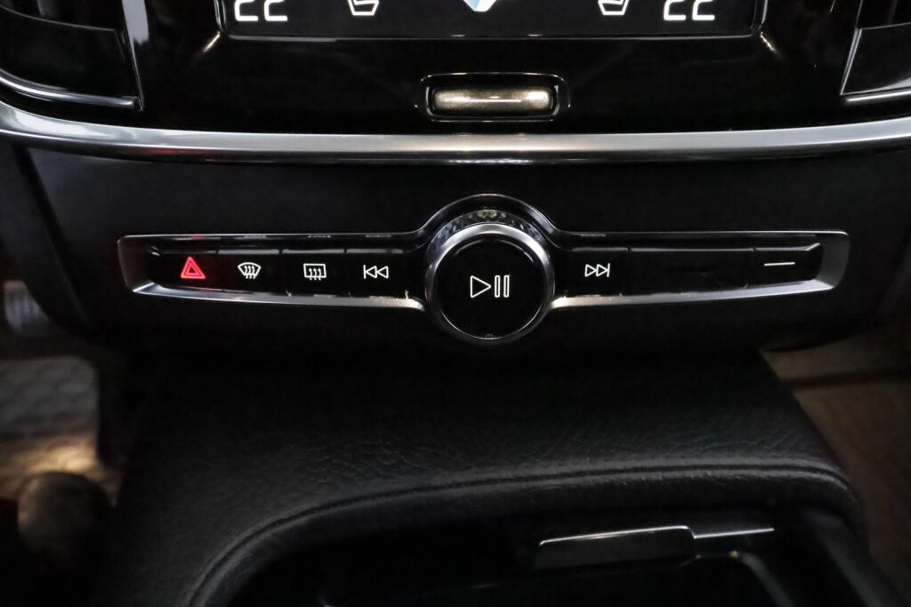 Volvo V90 2018 Musta