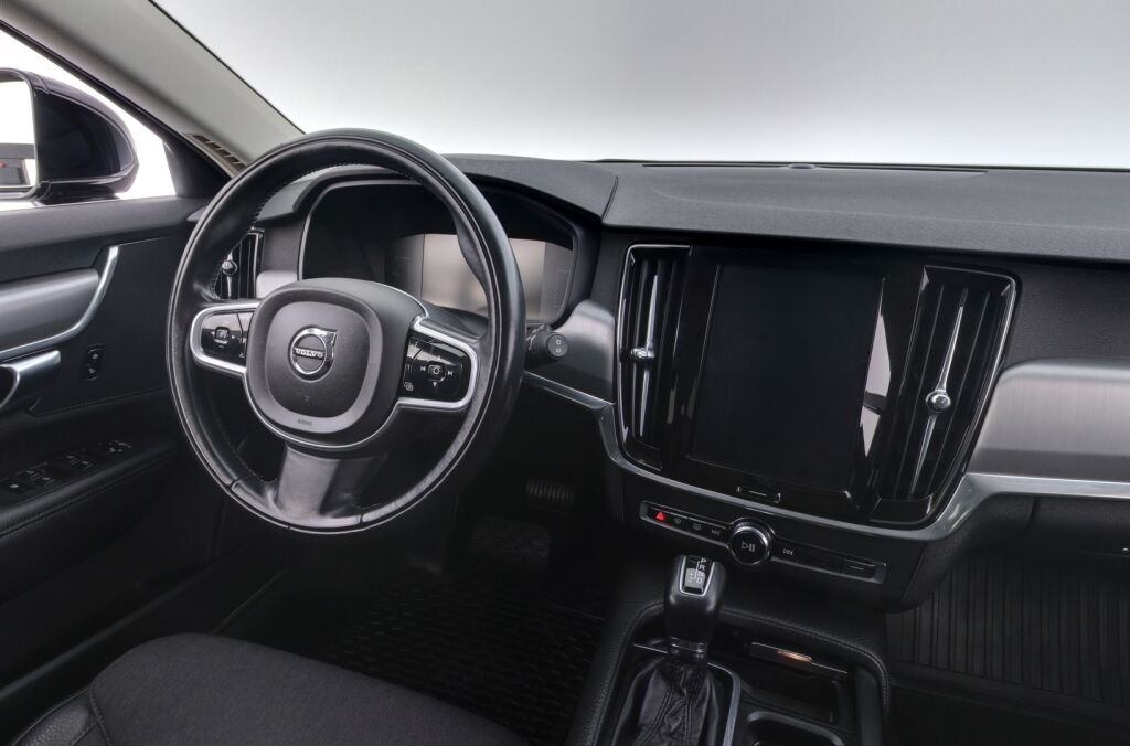 Volvo V90 2018 Musta