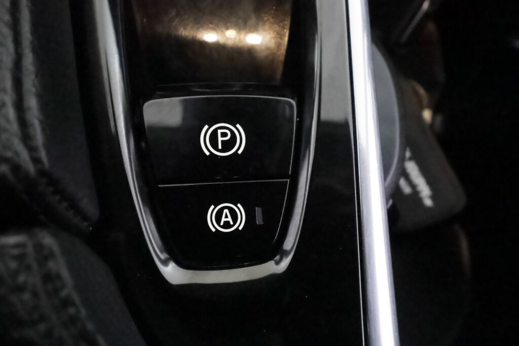 Volvo V90 2018 Musta