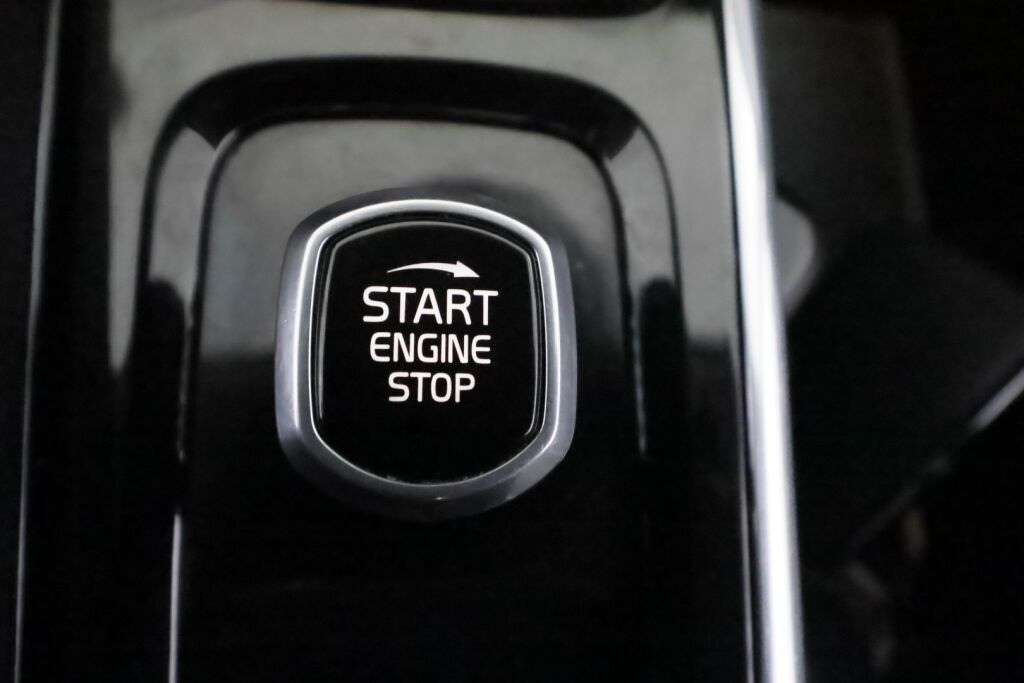 Volvo V90 2018 Musta