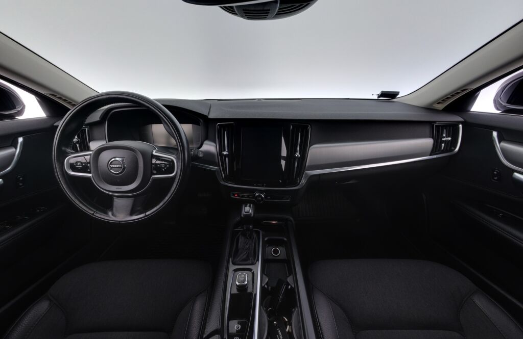 Volvo V90 2018 Musta