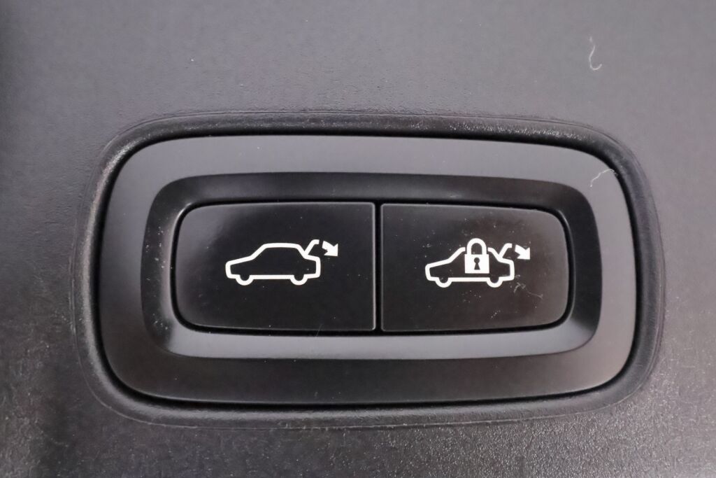 Volvo V90 2018 Musta