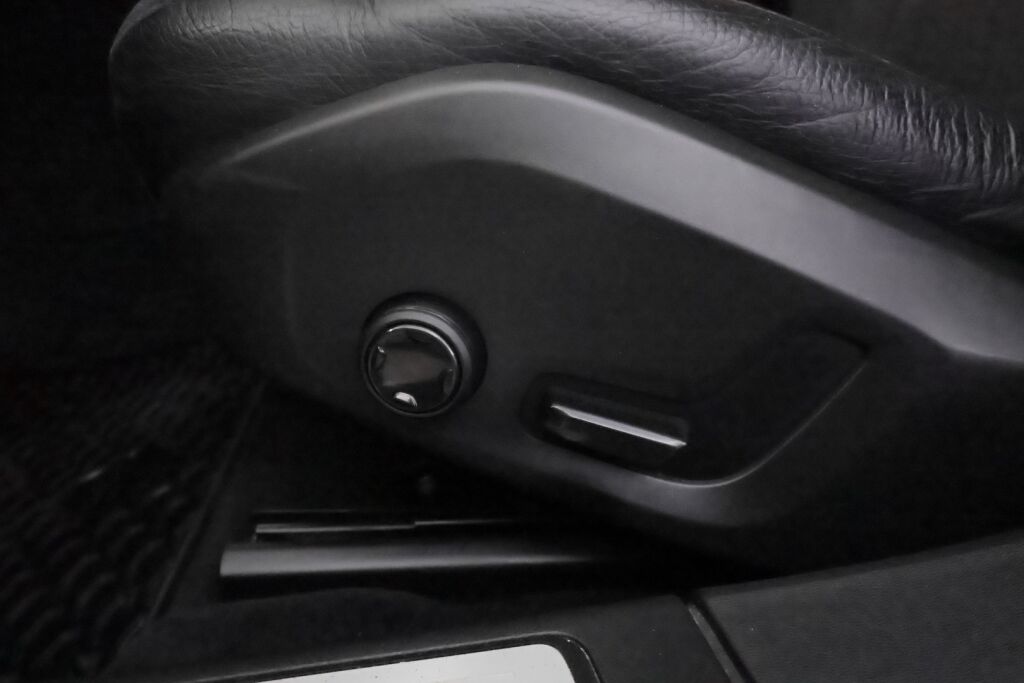 Volvo V90 2018 Musta