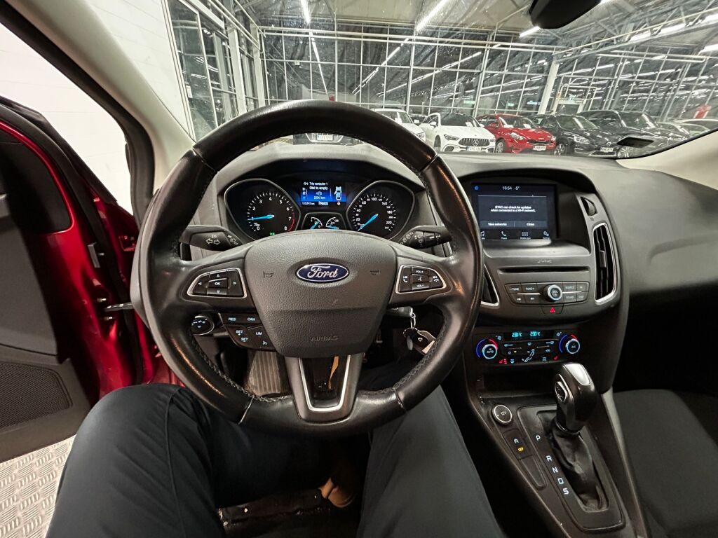 Ford Focus 2018 Punainen