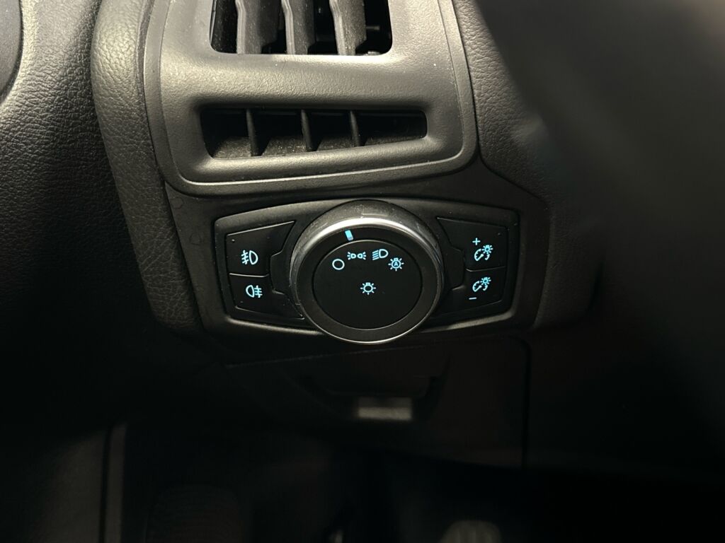 Ford Focus 2018 Punainen