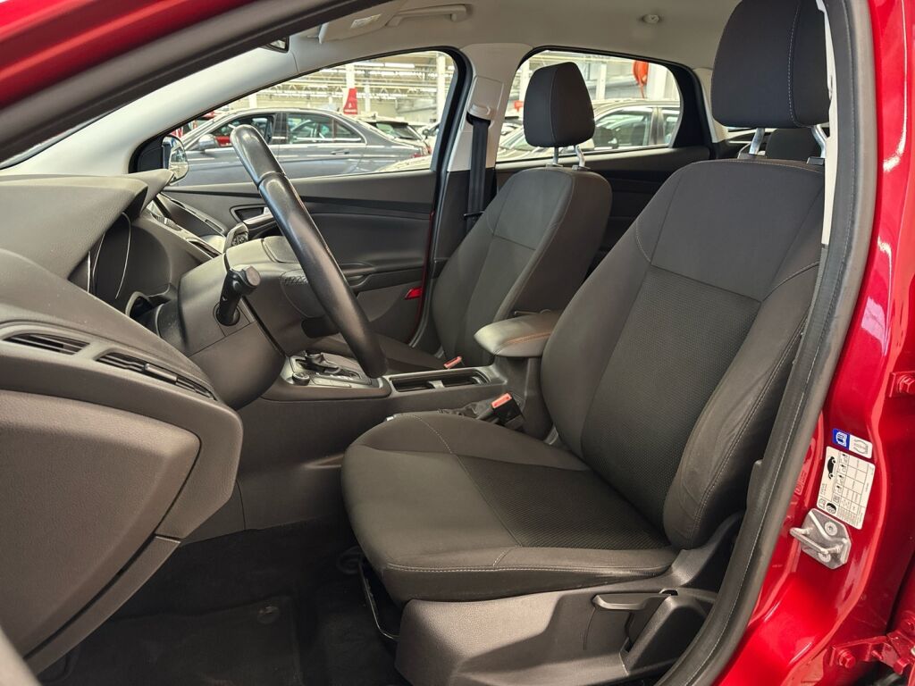 Ford Focus 2018 Punainen