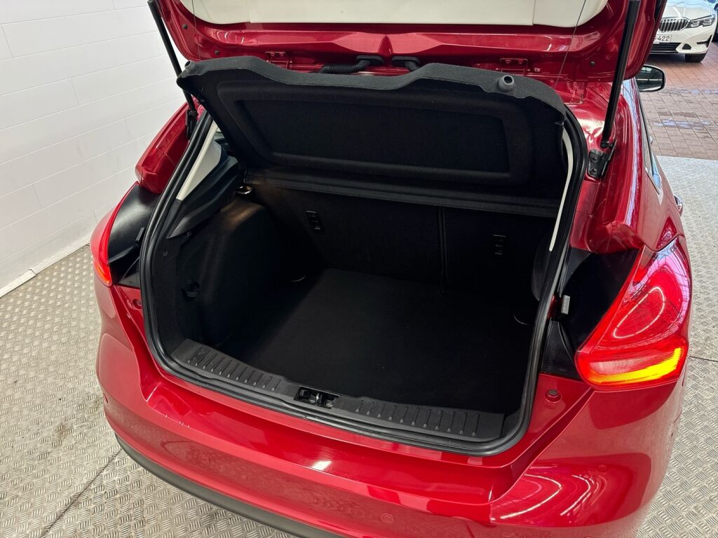 Ford Focus 2018 Punainen