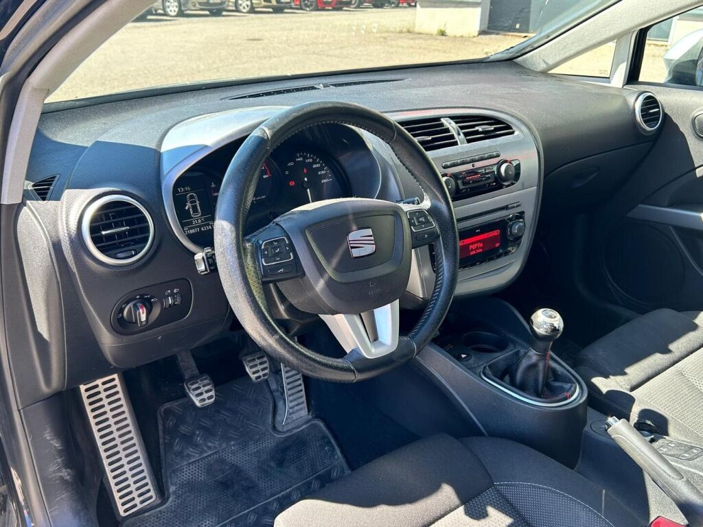 Seat Leon 2010 Musta