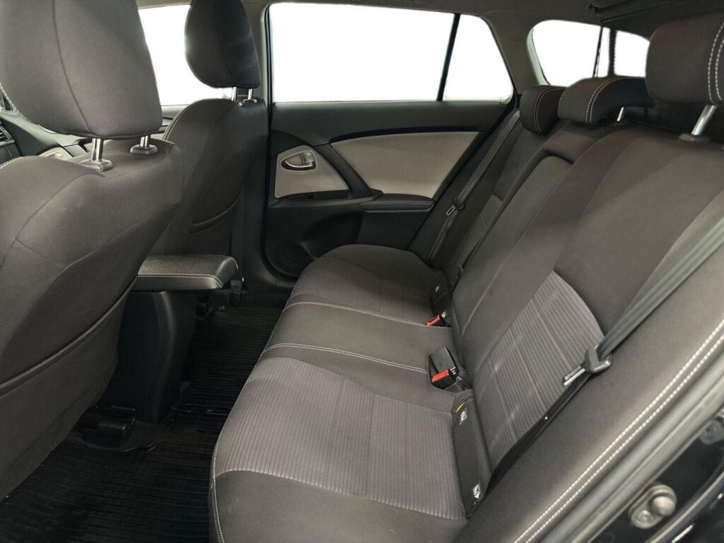 Toyota Avensis 2018 Musta