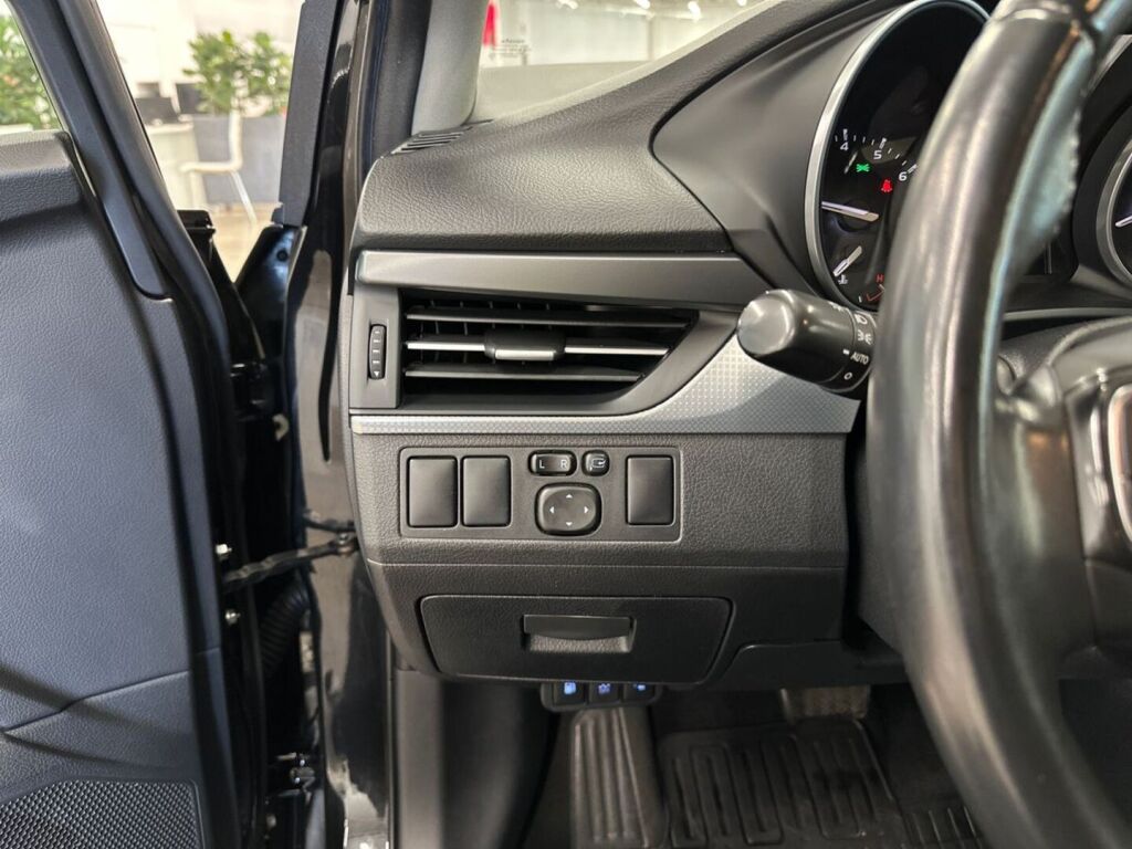Toyota Avensis 2018 Musta