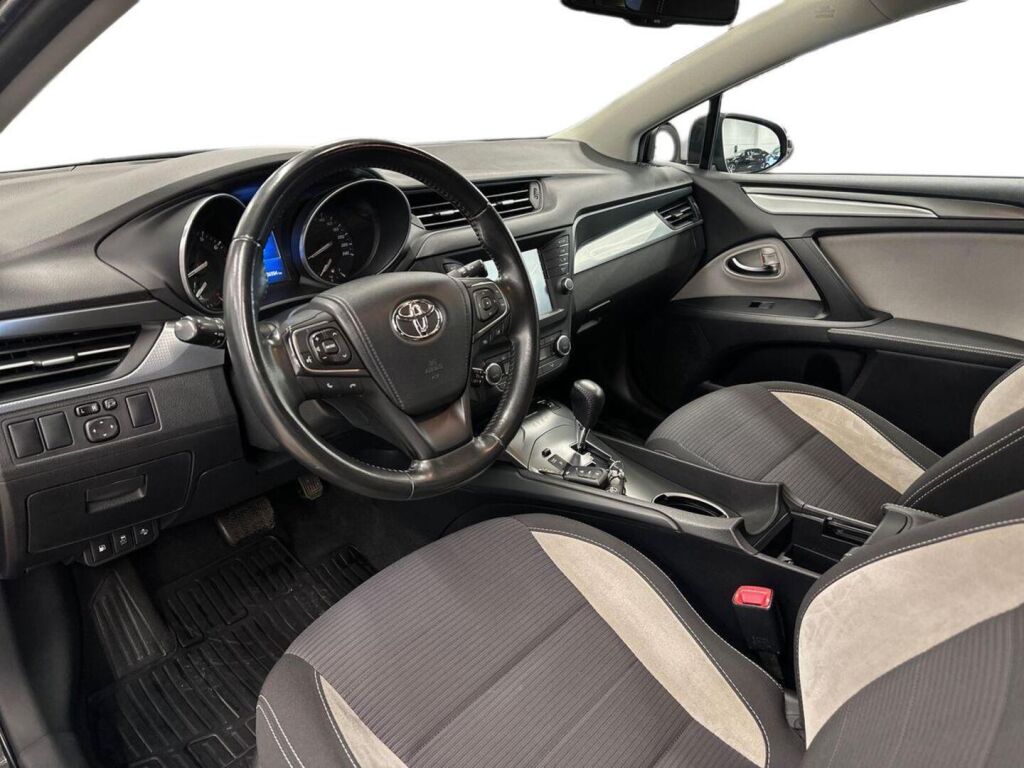 Toyota Avensis 2018 Musta