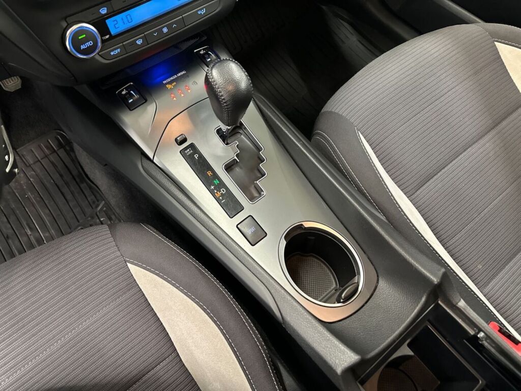 Toyota Avensis 2018 Musta