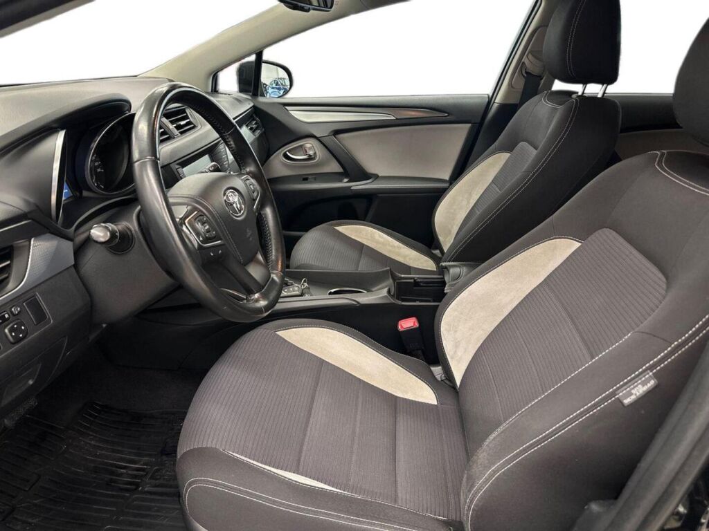 Toyota Avensis 2018 Musta