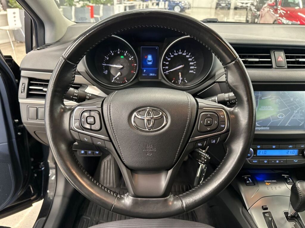 Toyota Avensis 2018 Musta