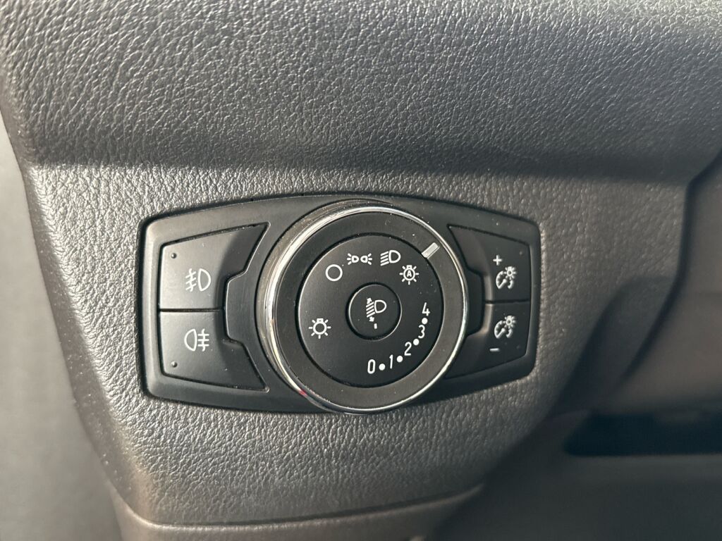 Ford Transit Courier 2018 Punainen