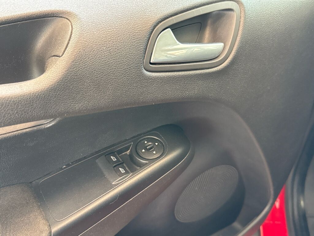 Ford Transit Courier 2018 Punainen