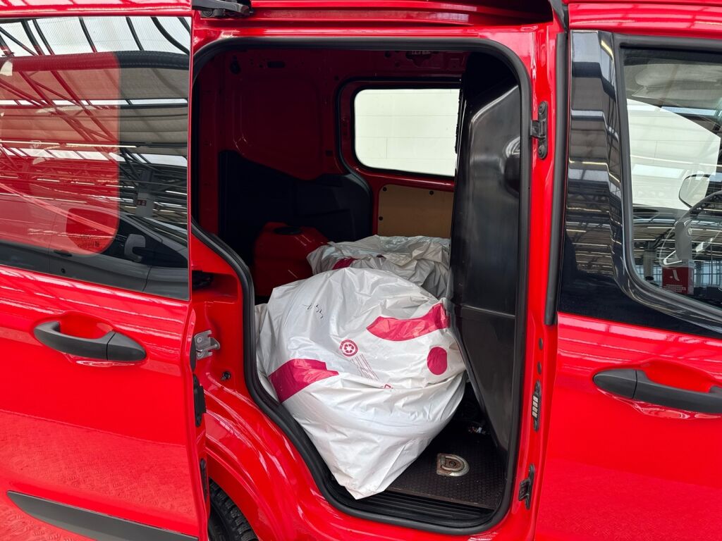 Ford Transit Courier 2018 Punainen