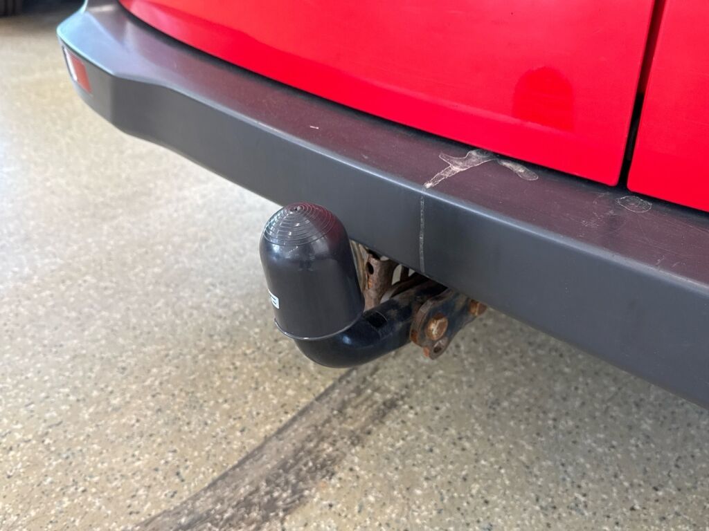 Ford Transit Courier 2018 Punainen