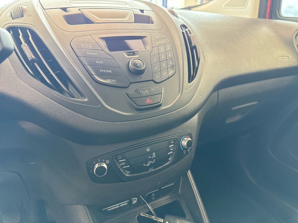 Ford Transit Courier 2018 Punainen