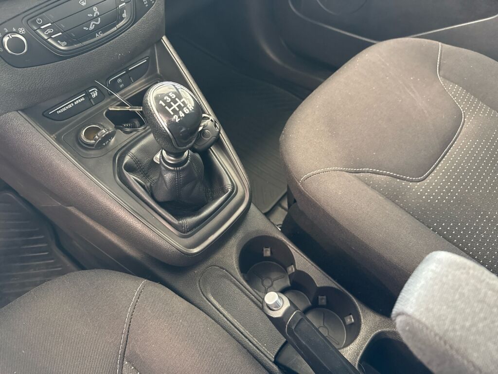 Ford Transit Courier 2018 Punainen