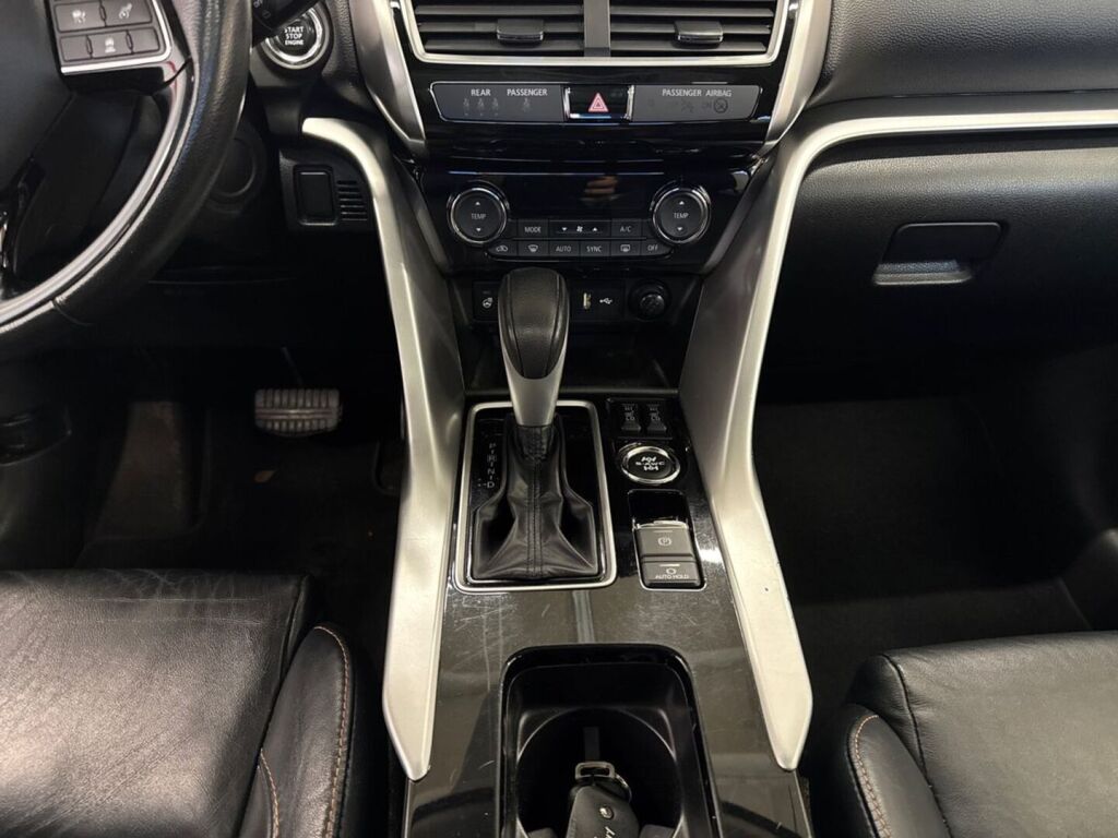 Mitsubishi Eclipse Cross 2018 Ruskea (beige)