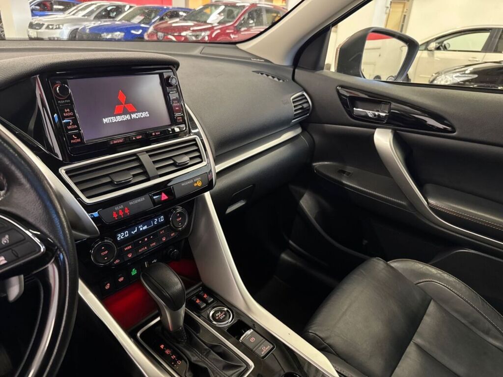 Mitsubishi Eclipse Cross 2018 Ruskea (beige)