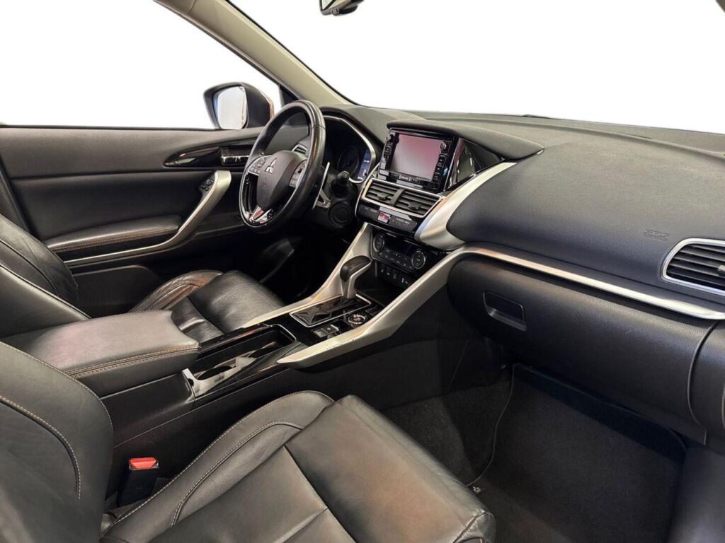 Mitsubishi Eclipse Cross 2018 Ruskea (beige)