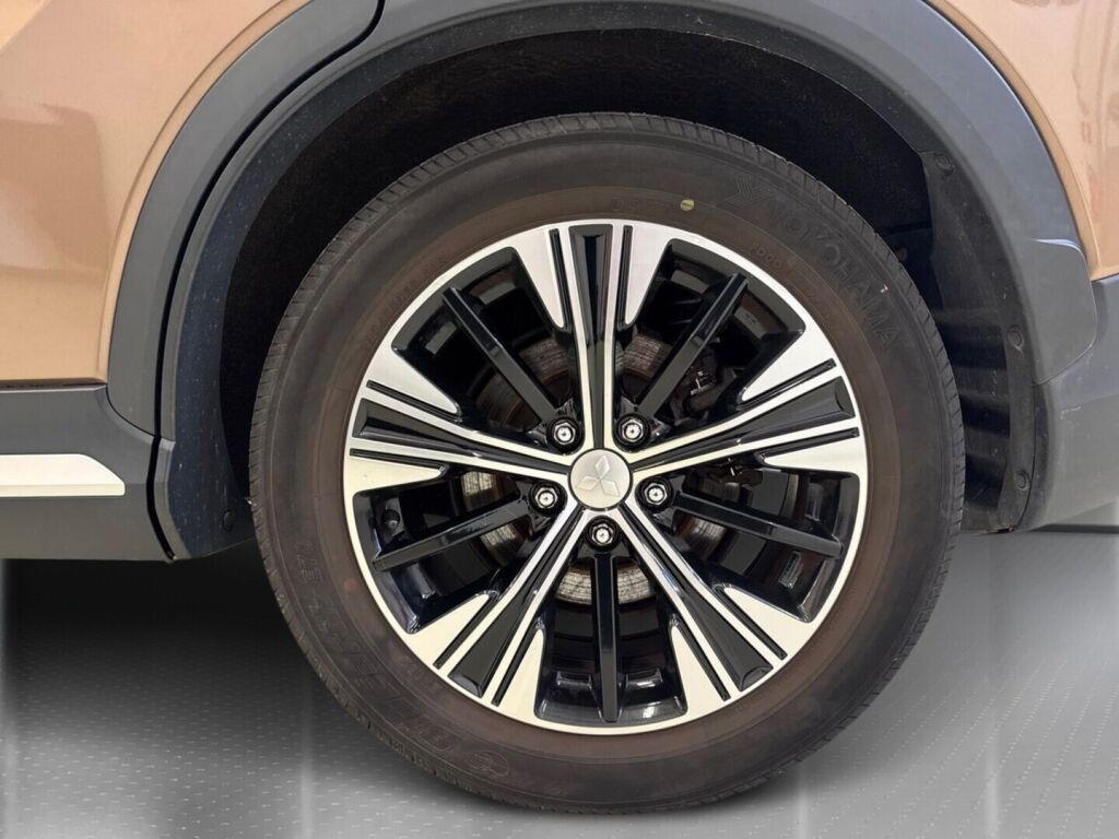 Mitsubishi Eclipse Cross 2018 Ruskea (beige)
