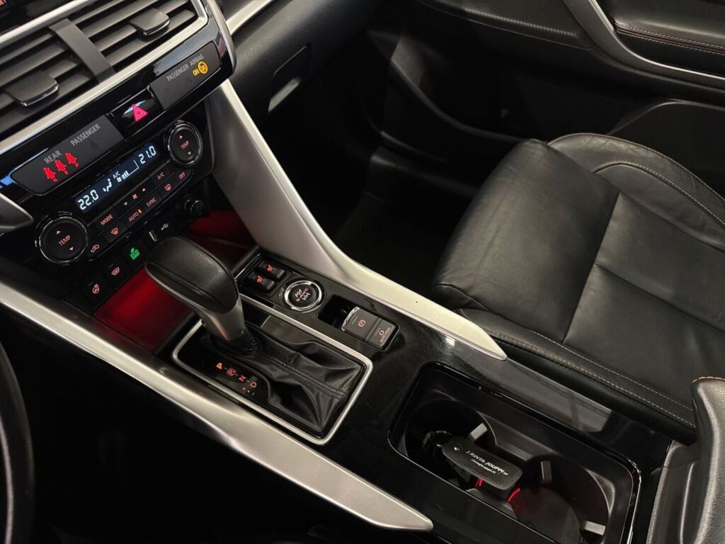 Mitsubishi Eclipse Cross 2018 Ruskea (beige)
