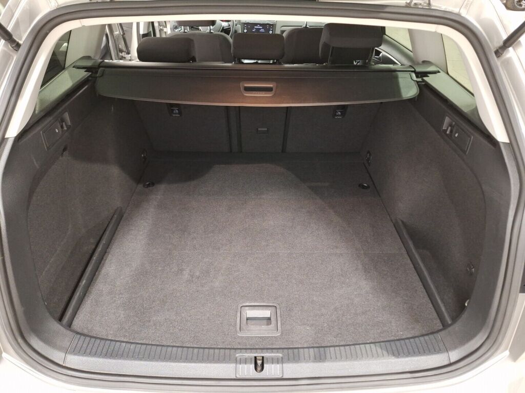 Volkswagen Golf 2019 Harmaa