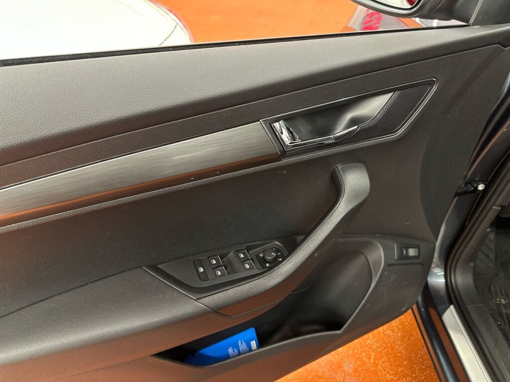 Skoda Karoq 2019 Harmaa